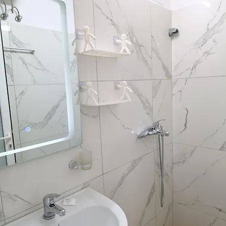 Apart Otel Erjoni